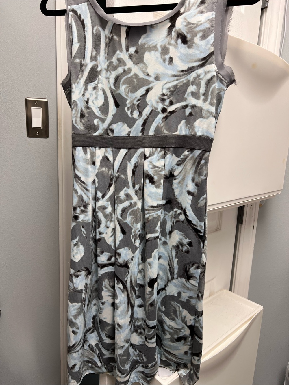 Simply Vera Vera Wang Gray Black and Light Blue Floral Print Top Dress
